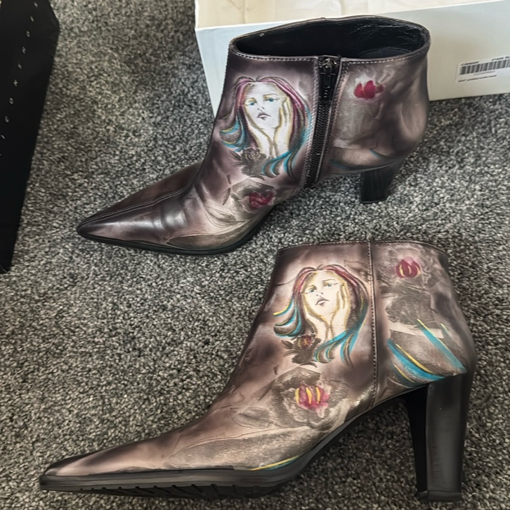 Vero Cuoio gorgeous ankle boots work of art